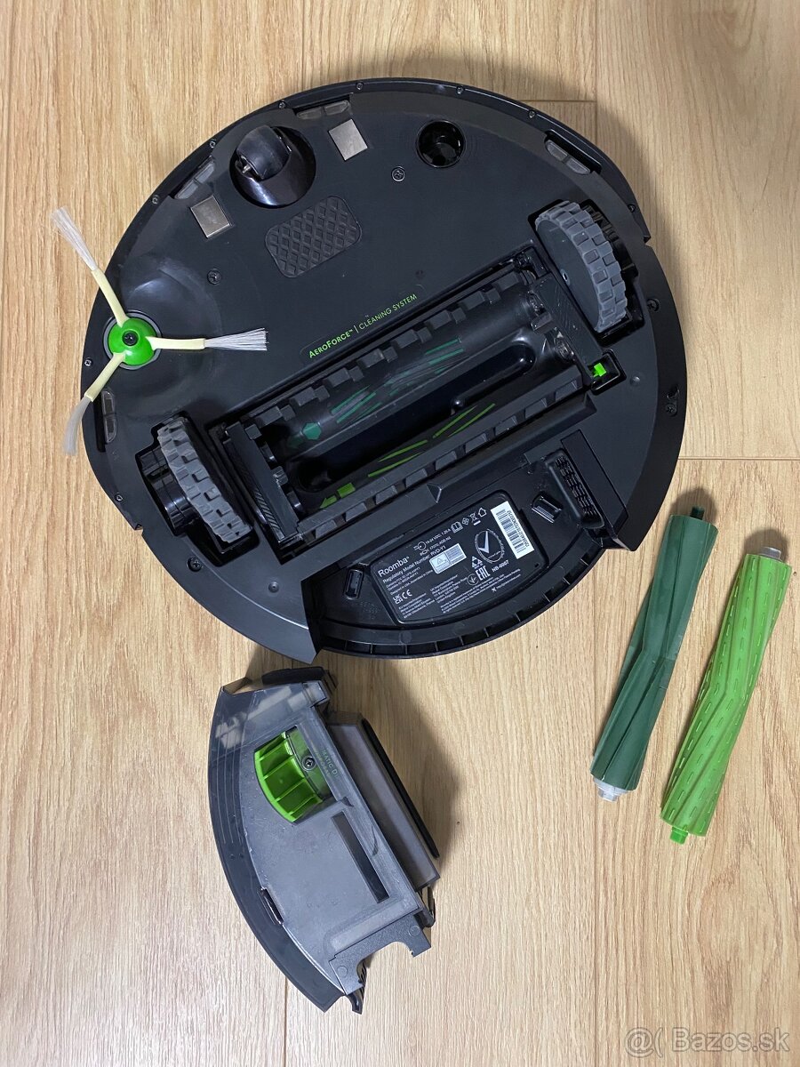 Roomba i3+ s automatickou vyprazdnovacou stanicou Clean Base - 7