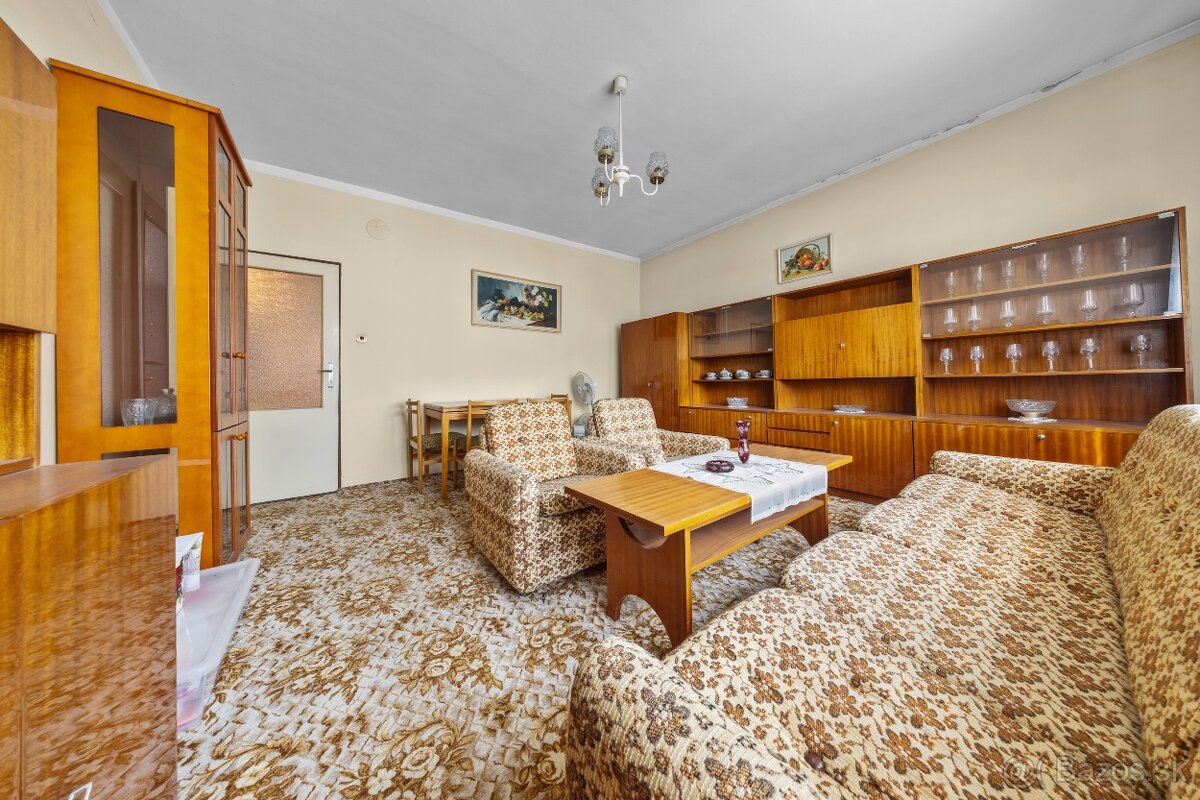 PRIESTRANNÝ 4-IZB. RODINNÝ DOM V PÔVODNOM STAVE S POZEMKOM - 7