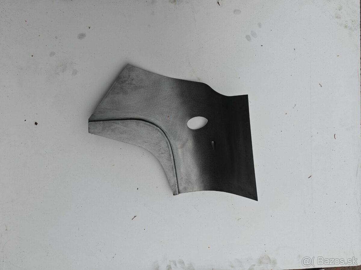 Přechody mezi prahem a blatníkem Tatra 603 - 7