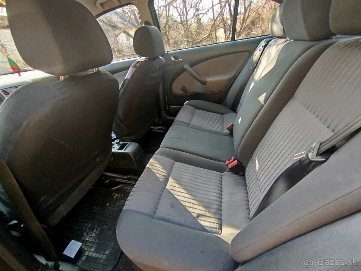 Škoda Octavia 1.6 Benzín - 7