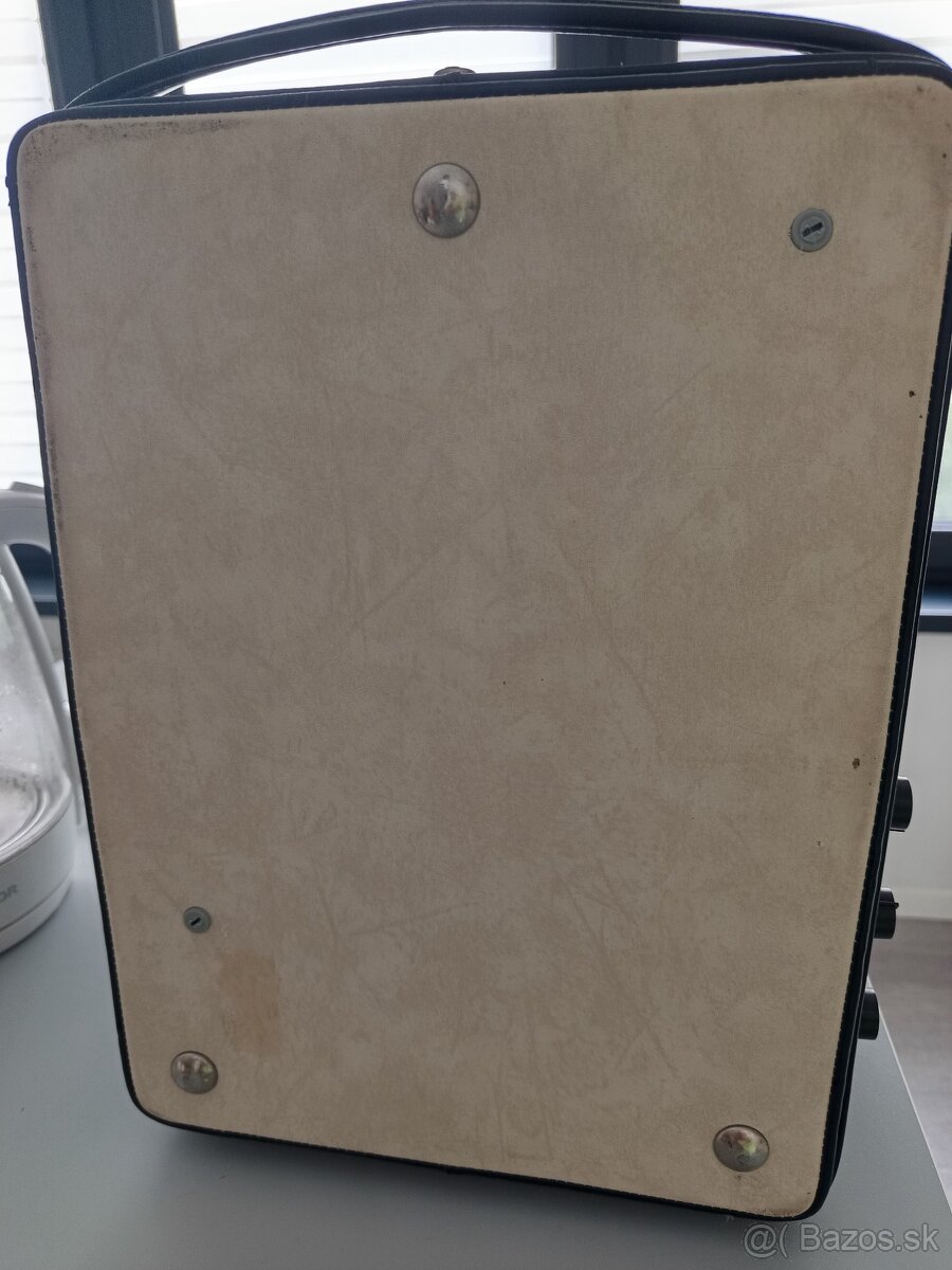 Starý gramofón a platne - 7