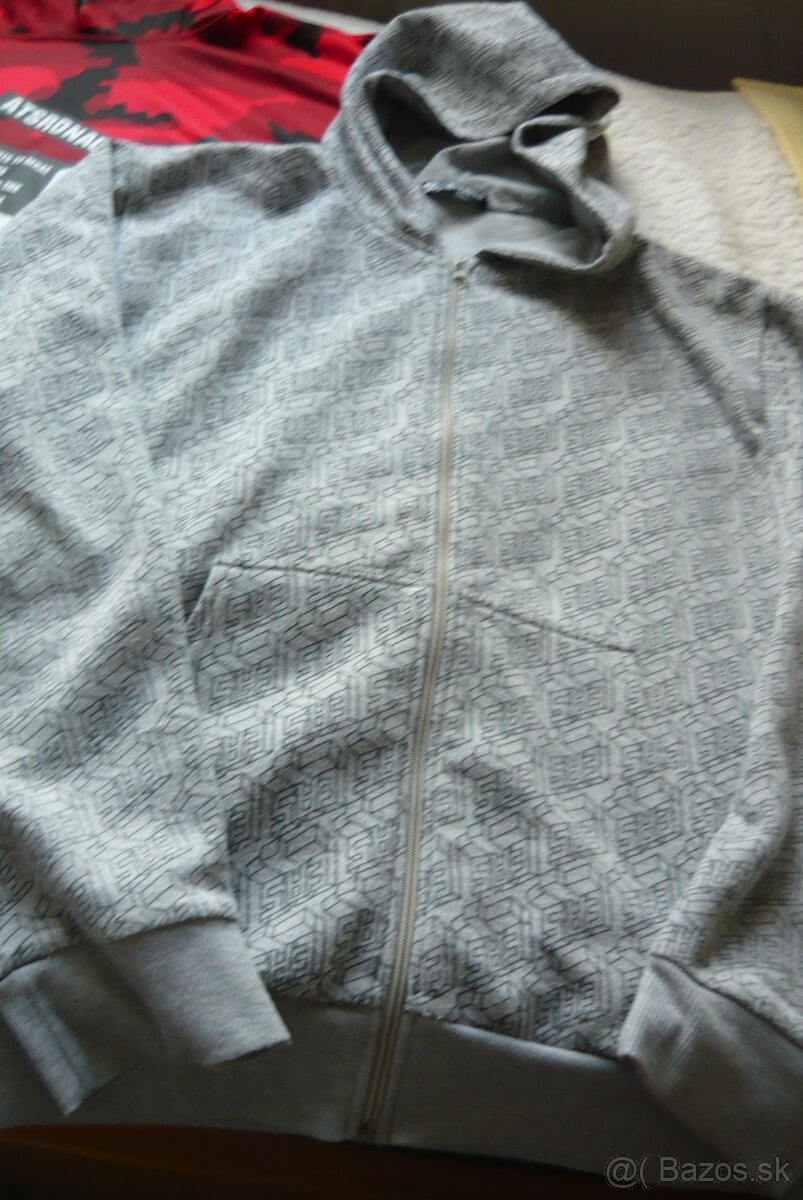 4 ks pánske, chlapčenské mikiny - 7