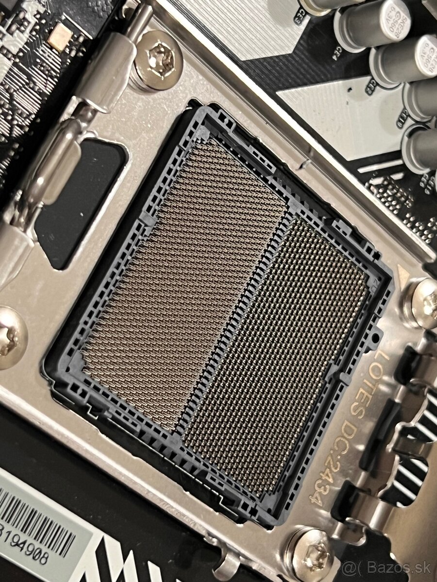 rezervovaná ASROCK AM5 DDR5 3x m.2 mATX A620M PRO RS - 7