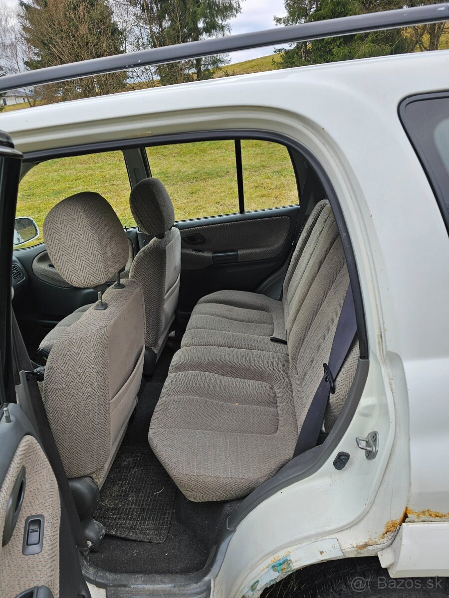 Suzuki Grand Vitara 2.0i - 7