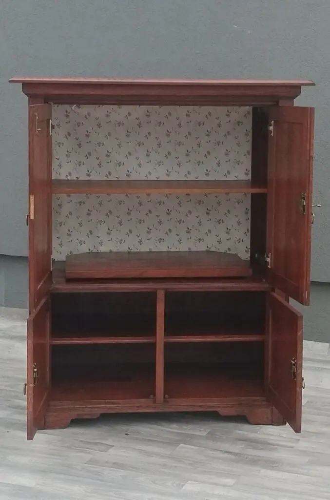 Skriňa Tv masívna. - 7