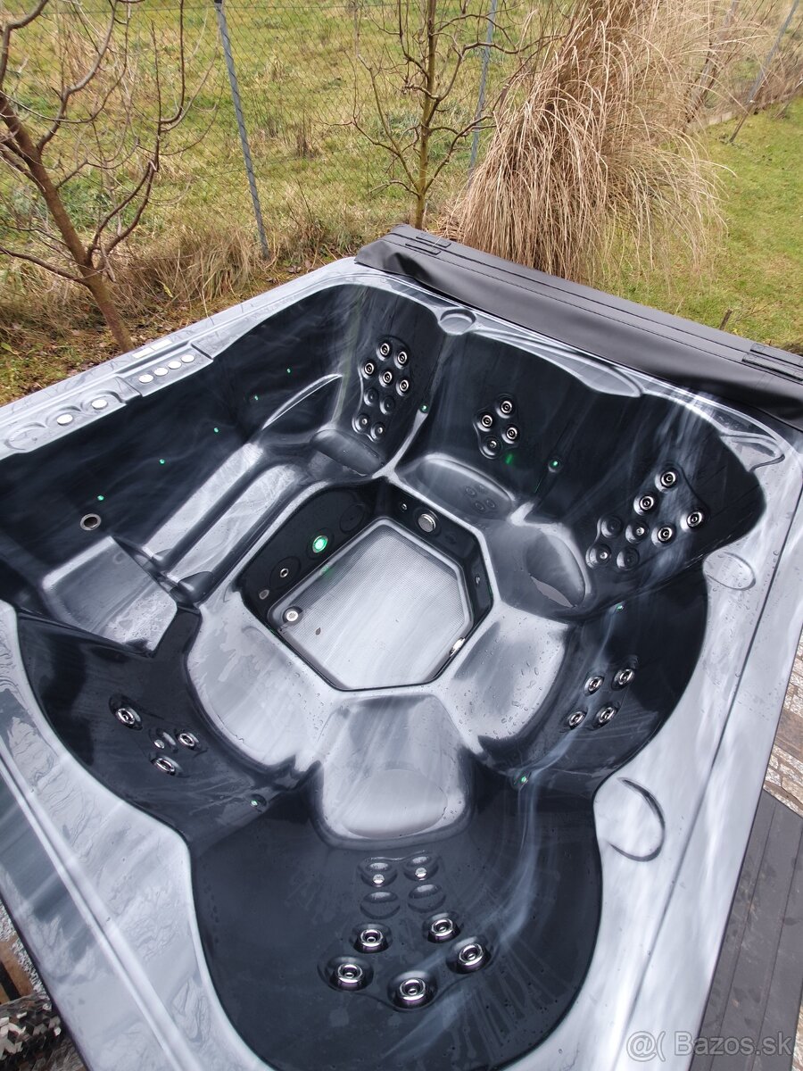 Hranatá akrylátová vírivka ECO - 7