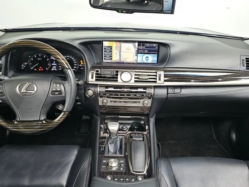 2015 LEXUS LS460 AWD - 7