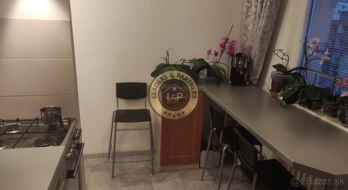 NA PREDAJ, 2-izb. byt v top lokalite - 7