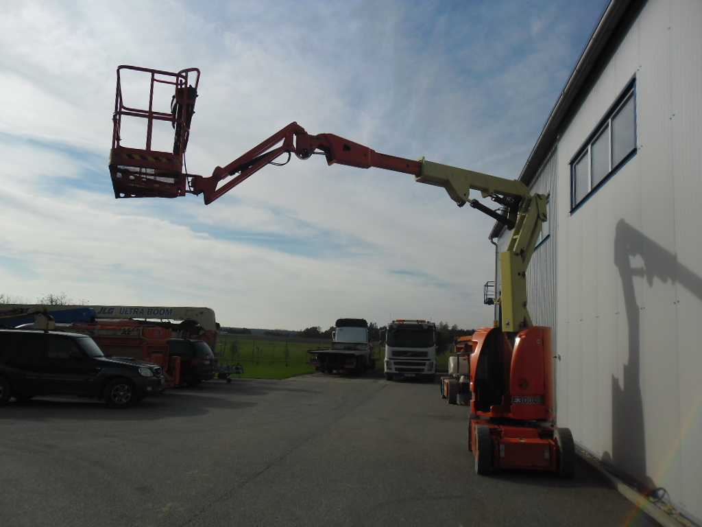Kĺbová pracovná plošina JLG E300AJP - 7