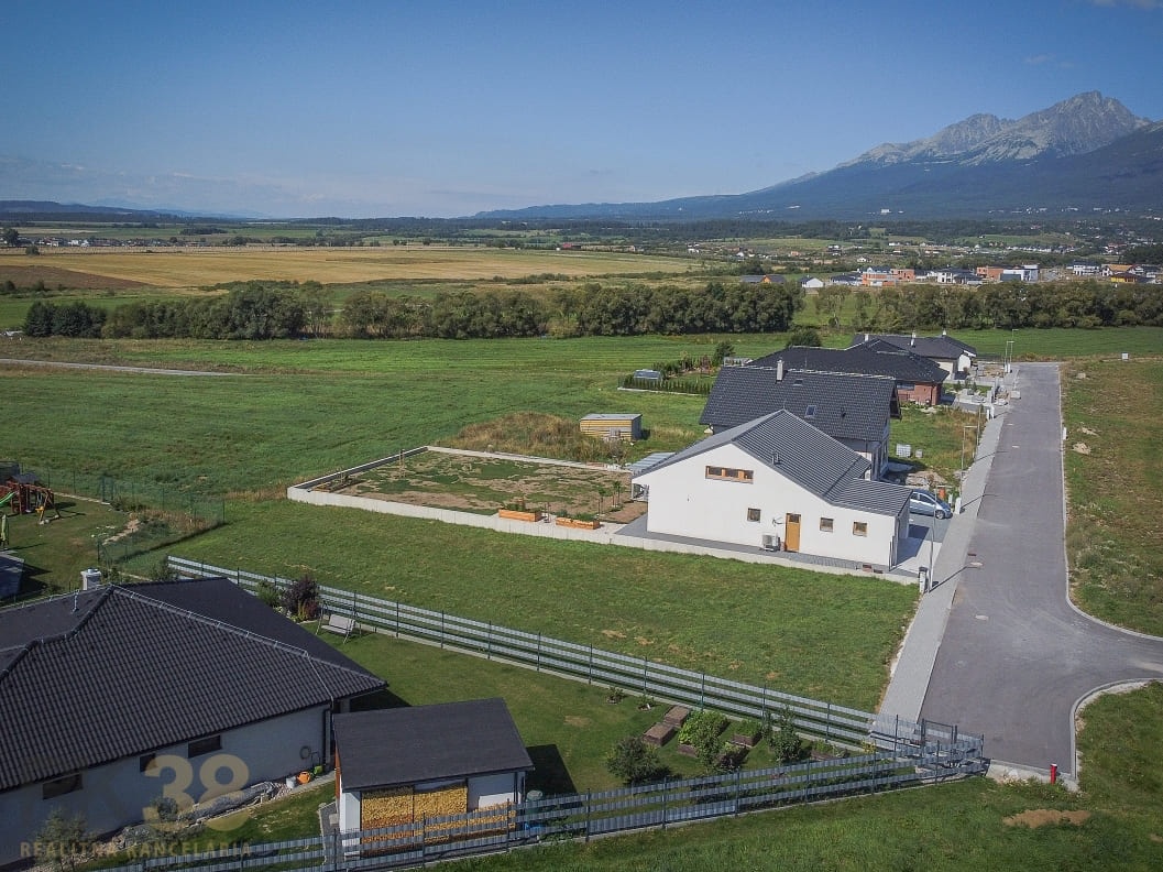 Stavebný pozemok s kompletnými sieťami v krásnej lokalite - 7