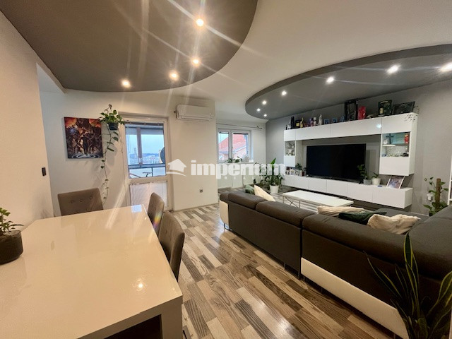 Na predaj pekný veľkometrážny 3 izbový byt s garážou na ul. - 7