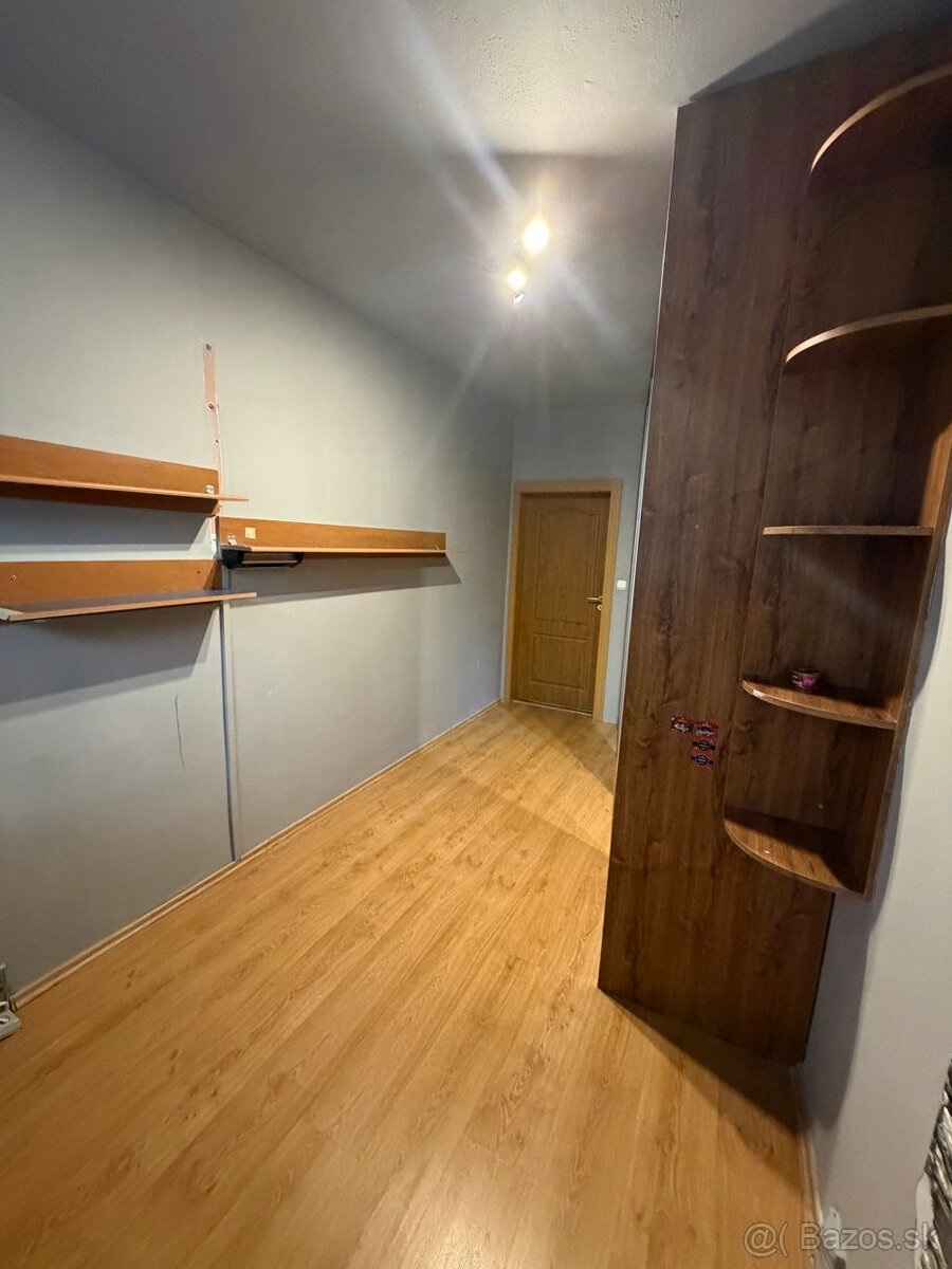 Prenájom 4-izbový byt v Handlovej - 7