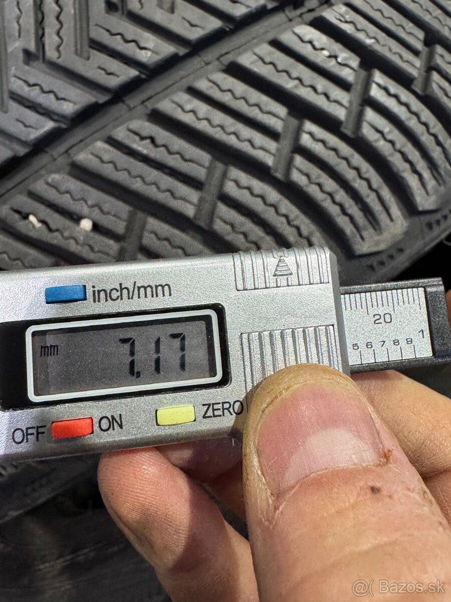 Michelin alpin 235/40 R19 - 7