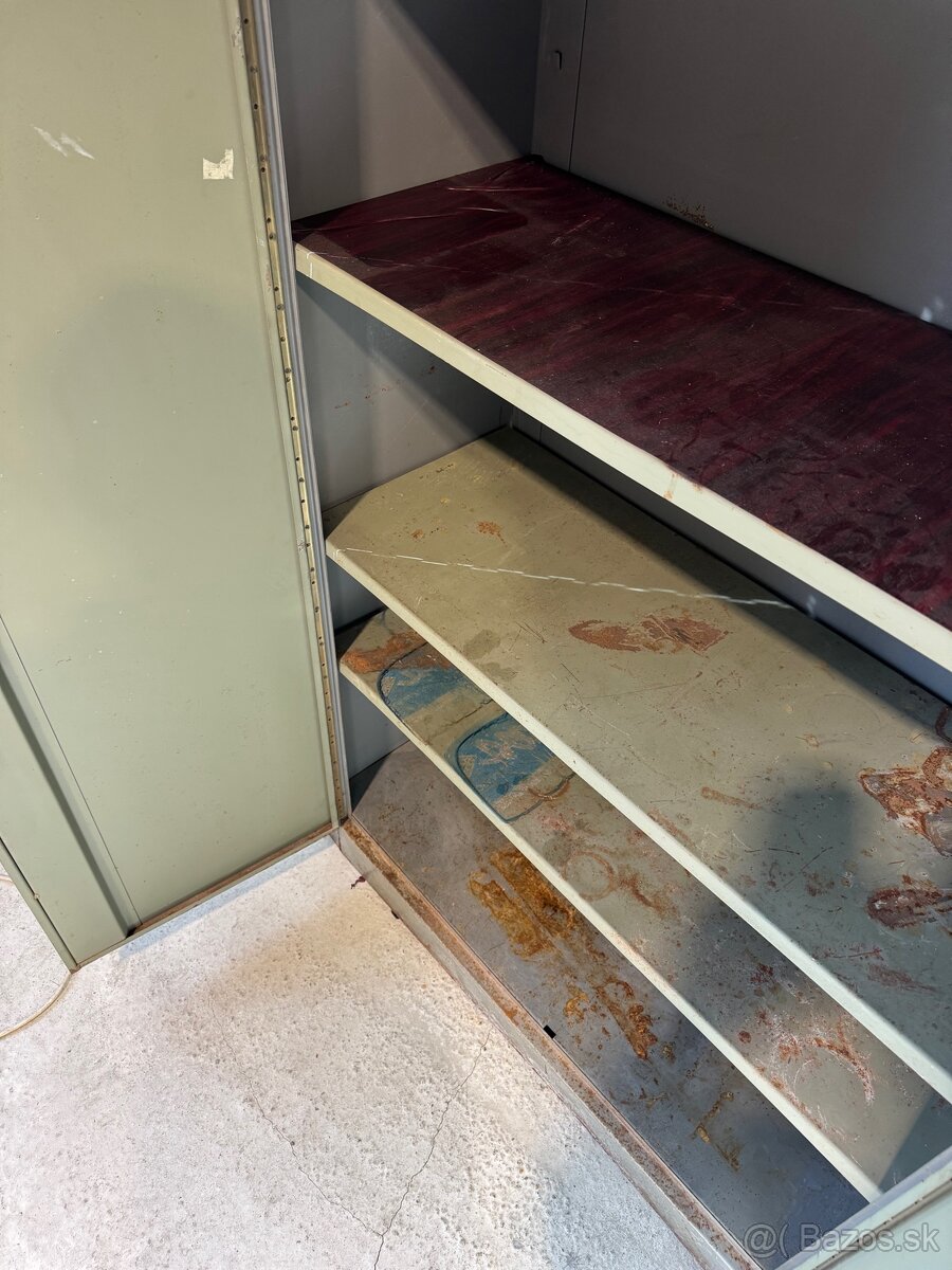 Skriňa - 7