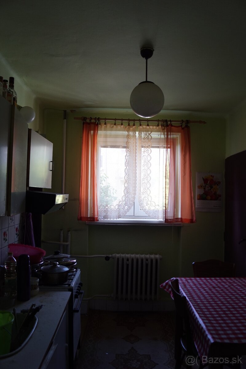 Predám 4-izbový byt v Sečovciach – pôvodný stav - 7