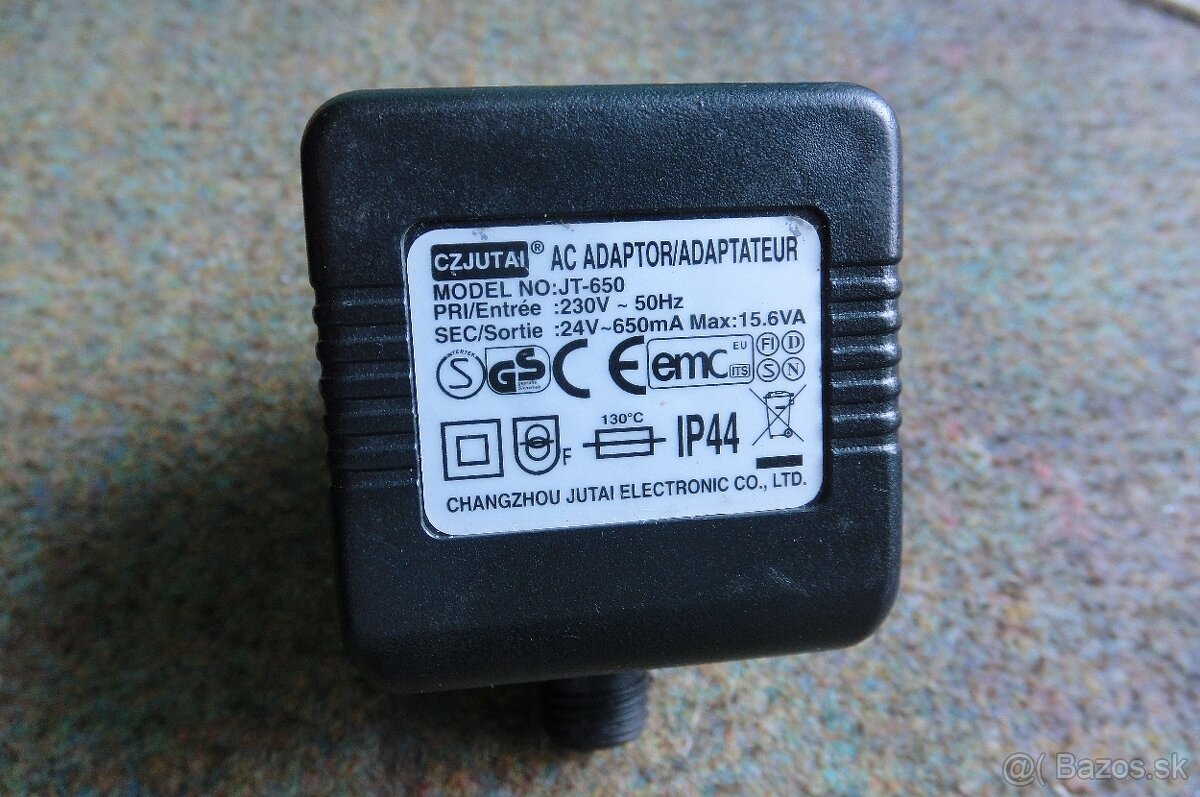 Adaptéry a zdroje . - 7