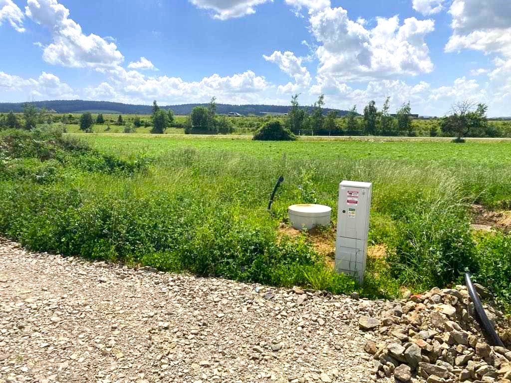 Rovinatý pozemok s prípojkami_1095m2_Svinia nová časť - 7