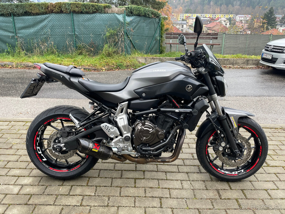 YAMAHA MT 07 - 7