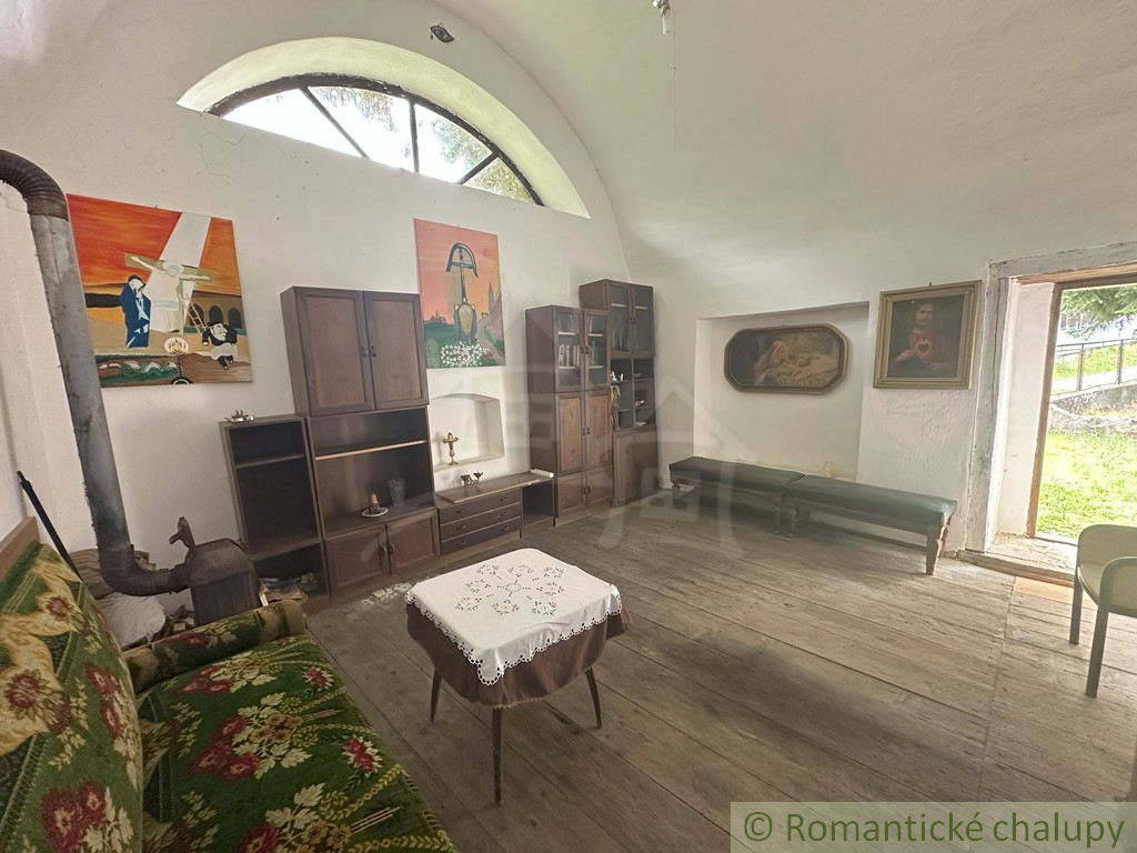 200-ročná kamenná chalupa v horách, obec Lipovec - 7