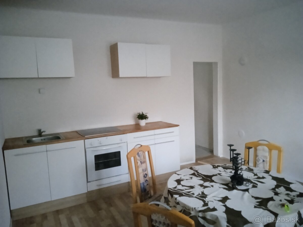 Rodinný dom - Lúčnica nad Žitavou - 7