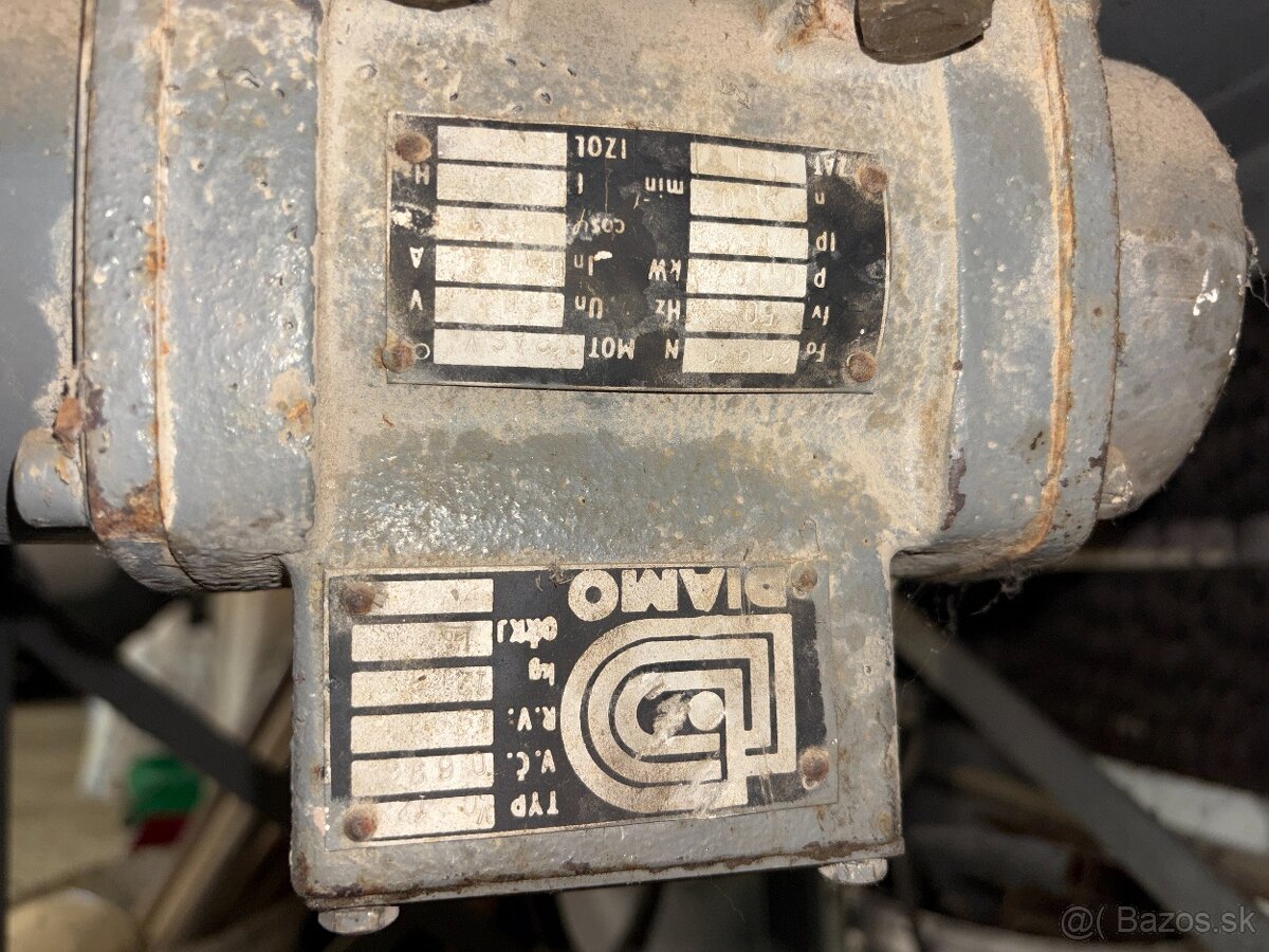 Vibracny stol + formy - 7