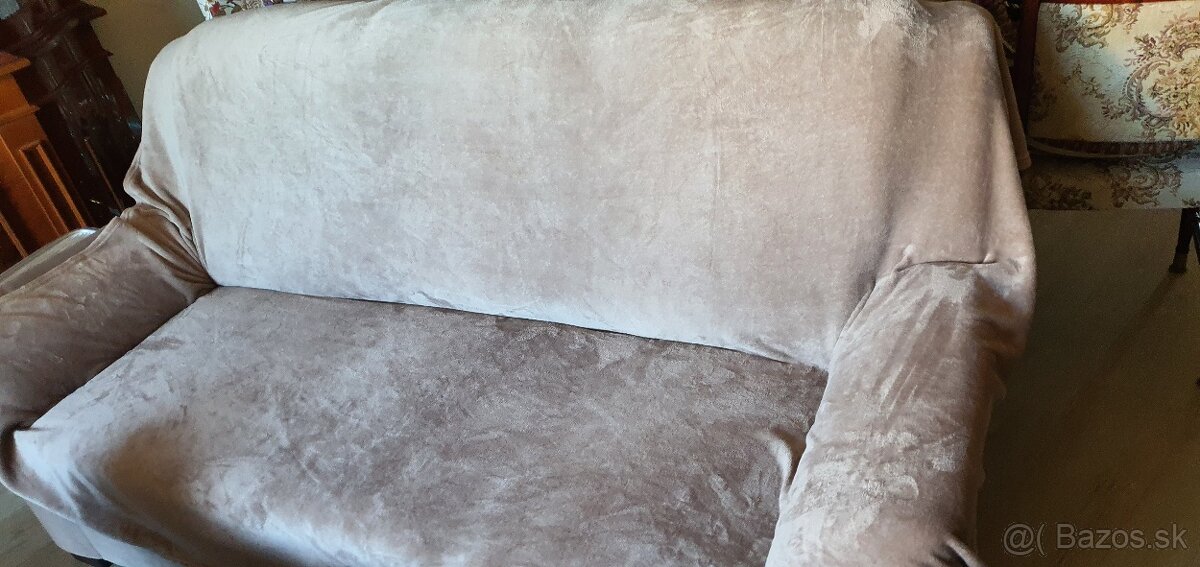 Predam skoro novu sedaciu supravu 3 + 2 - 7