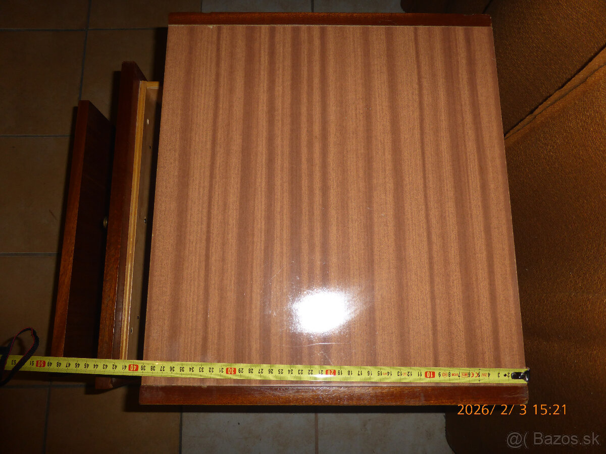 Predám nočný stolík s taburetkou - 7