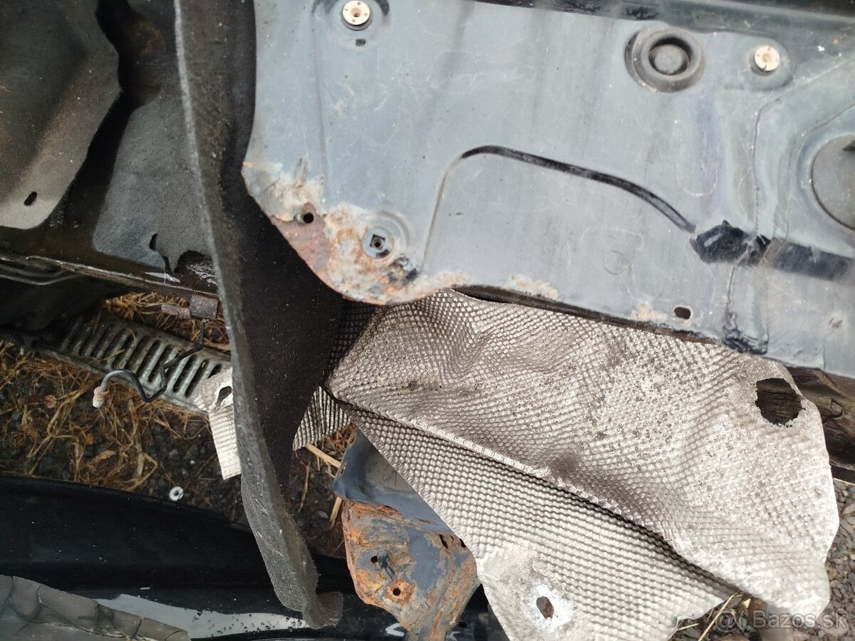 Audi A4 B8 kombi ľavý zadný blatník 100€ - 7