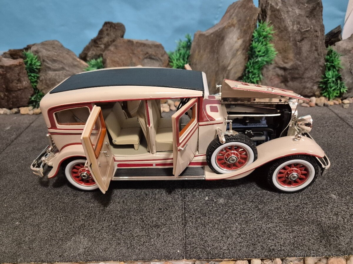 Prodám model 1:18 Peerless 1931 - 7