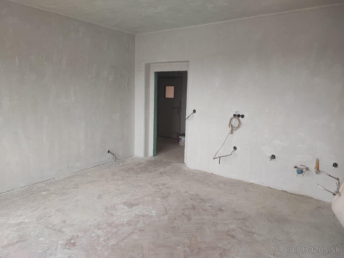 Tehlový dvojizbový byt s terasou v centre Lc - 7