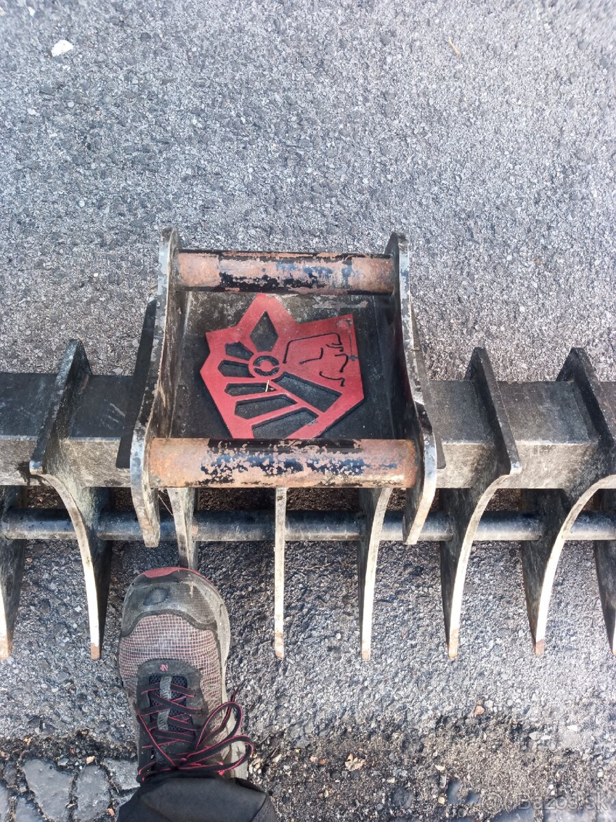 Takeuchi hrable trhací zub ripper - 7