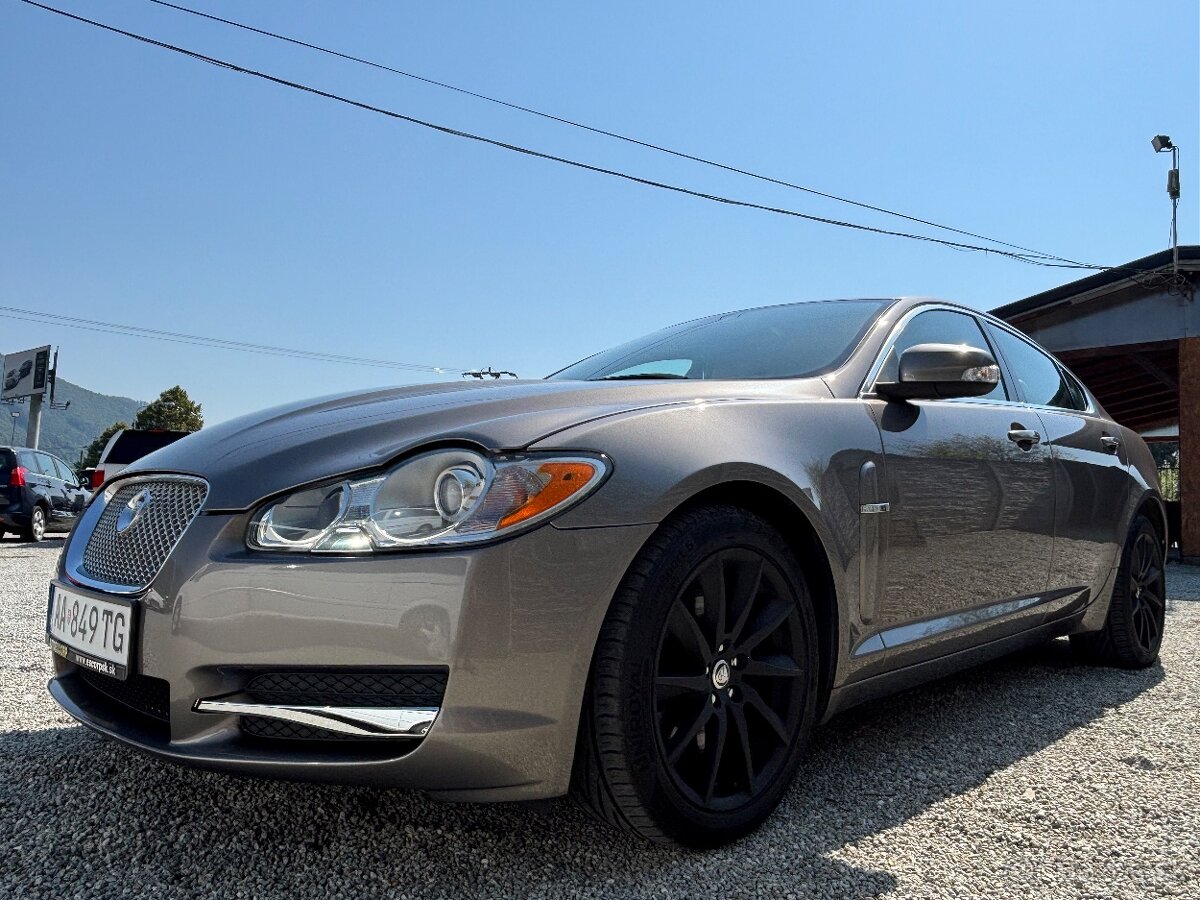 Jaguar XF 2.7D V6 Premium Luxury - 7