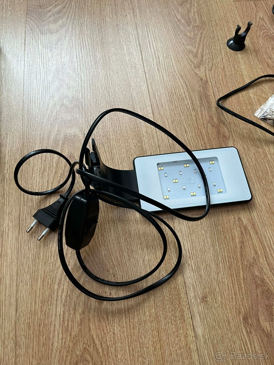 Predám akvárium s plnou výbavou - 7