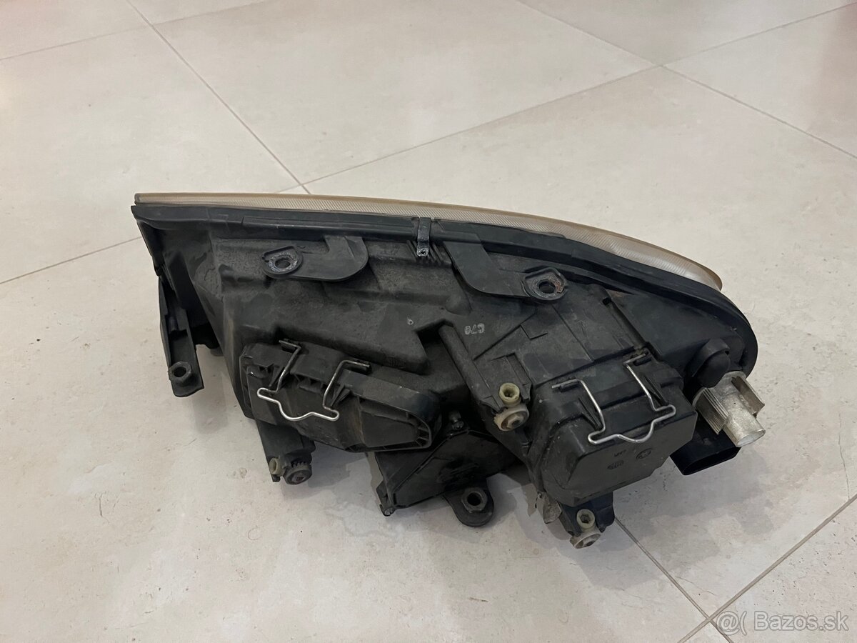 Prave predne svetlo Skoda SUPERB 2006 - 7