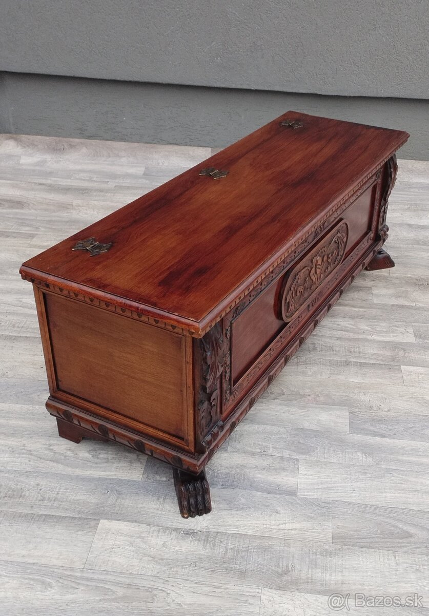 Truhlica vyrezávaná. - 7