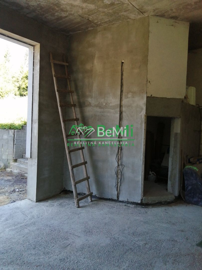 Prenájom pozemku, garážové priestory, 1738m2, Čadca, časť Ča - 7