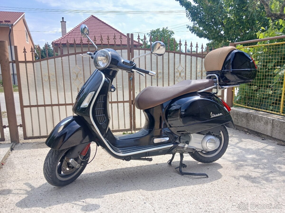 Piaggio Vespa GTS 300 - 7