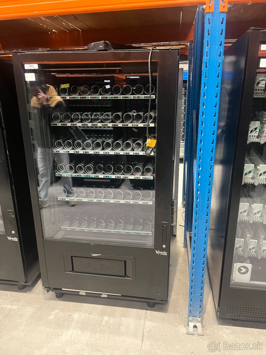 Predam predajný automat Vendo Sanden - 7
