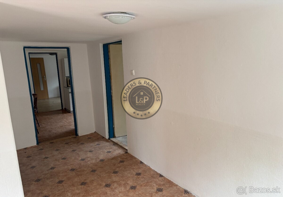 Na predaj rodinný dom s pozemkom v Seredi Topoľová ulica - 7