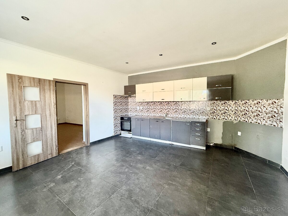 Rodinný dom s krásnym pozemkom v obci Kubáňovo - 7