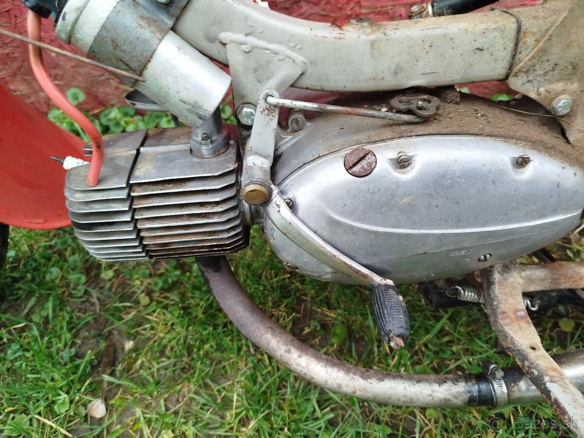 Predám Jawu pionier. Motor po g.o. Pojazdná, bez papierov - 7