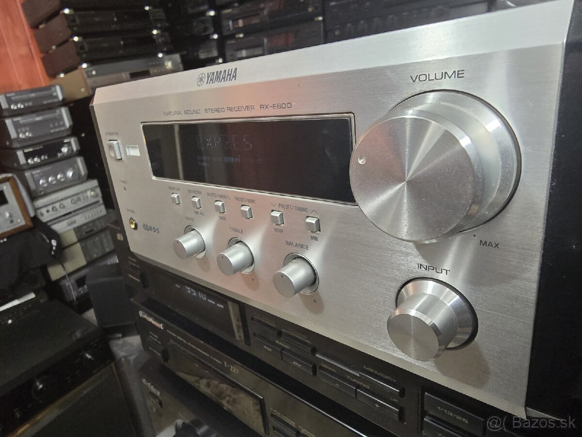 Yamaha RX-E600 výkonný mini stereo receiver - 7