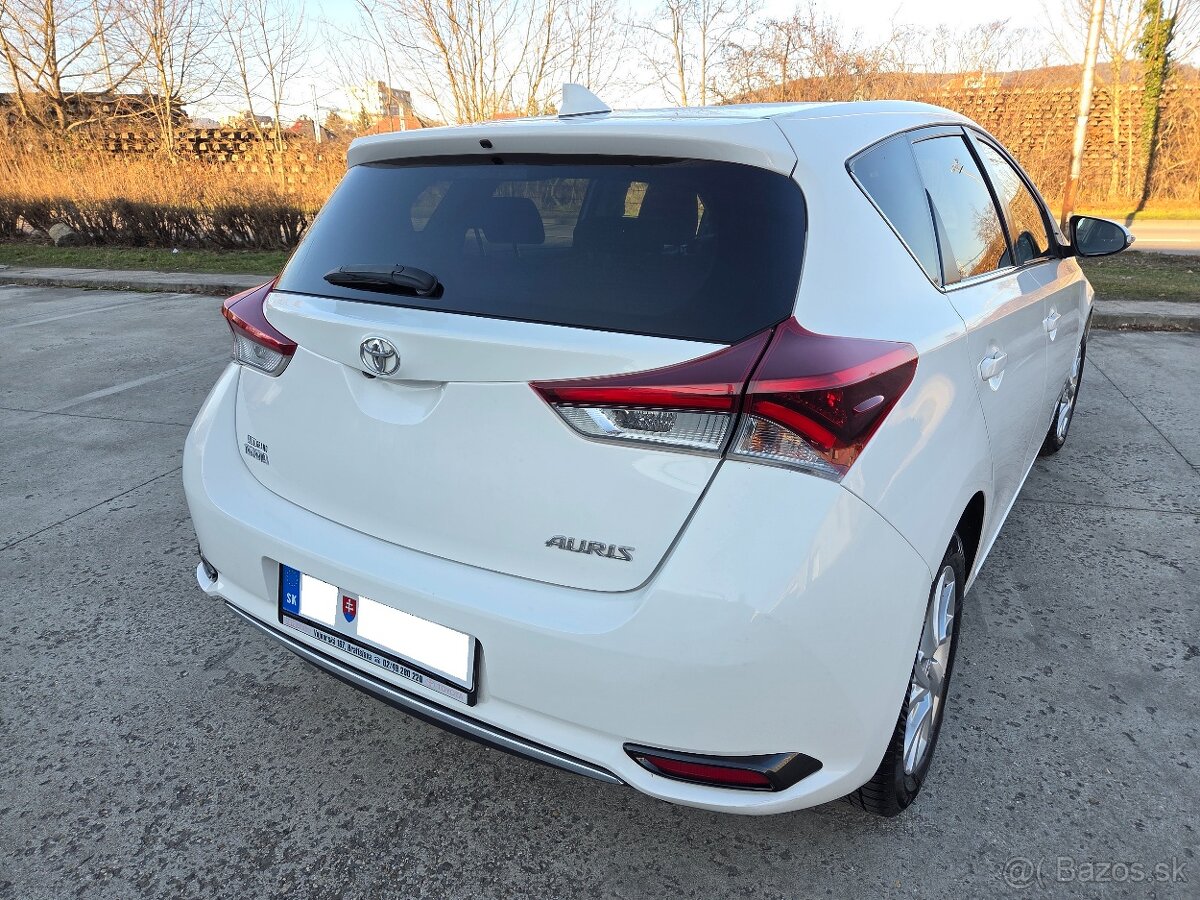 ✅Toyota Auris 1.6 benzín➡️89.000 km➡️r.v.:2016 - 7