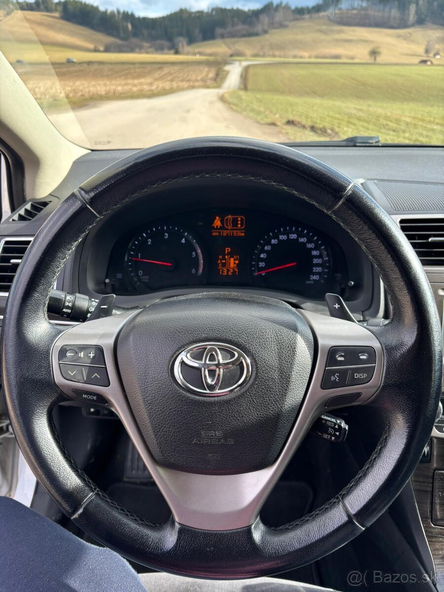 Toyota Avensis 2013 - 7