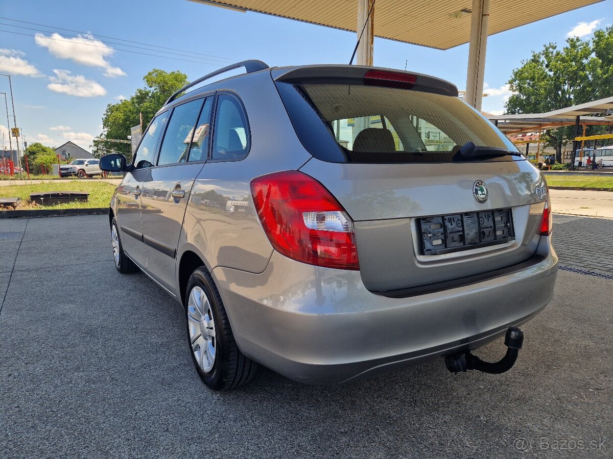 Škoda Fabia Combi 1.4 16 V Elegance - 7