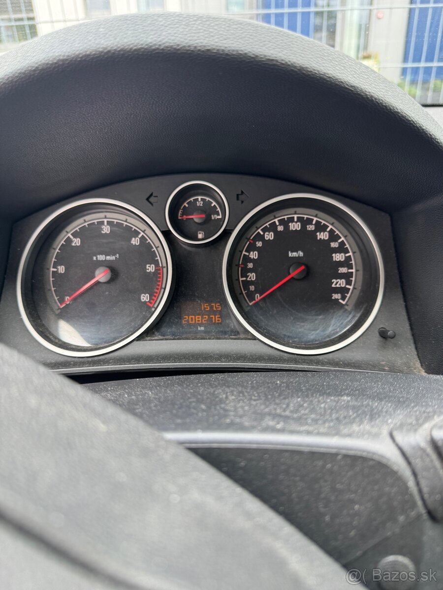 Opel Astra combi 2005 biela - 7