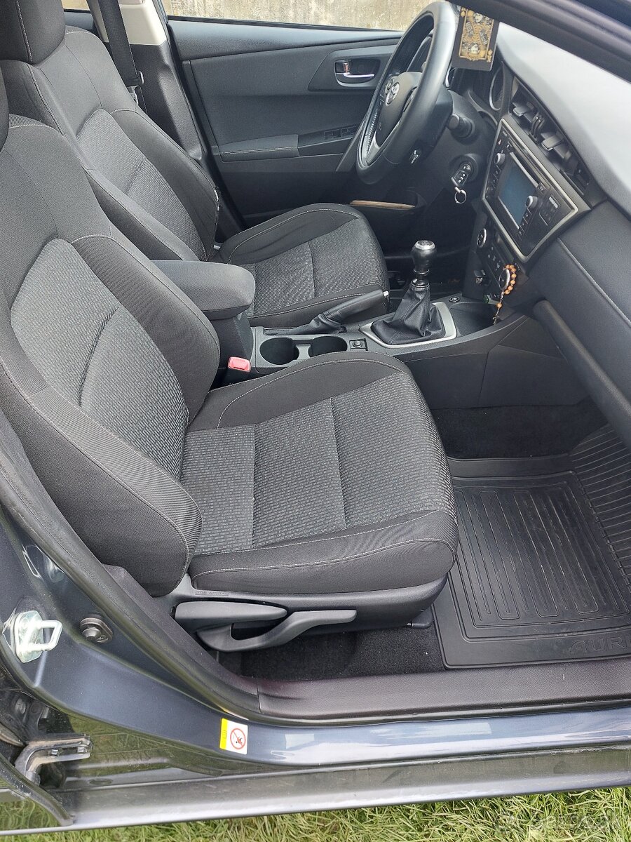 Toyota Auris 1.6 Valvematic Benzín - Plyn - 7