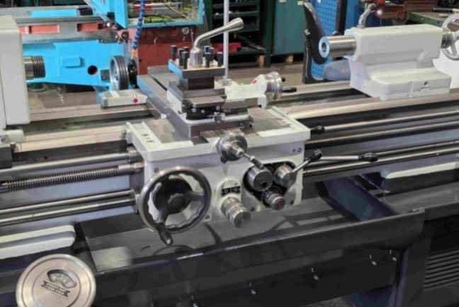 Nabízíme soustruh SV 18 RA/1000 - 7