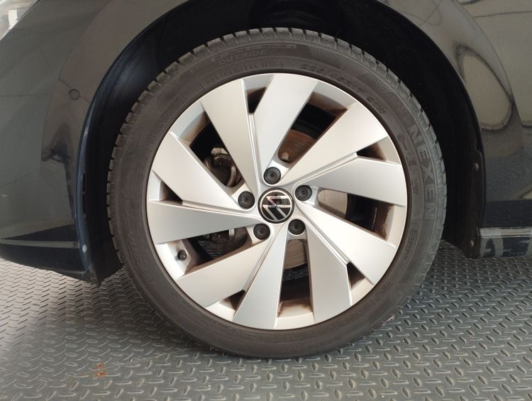 VW Golf Variant 1,5 eTSI DSG Style - rok 2023 - 7