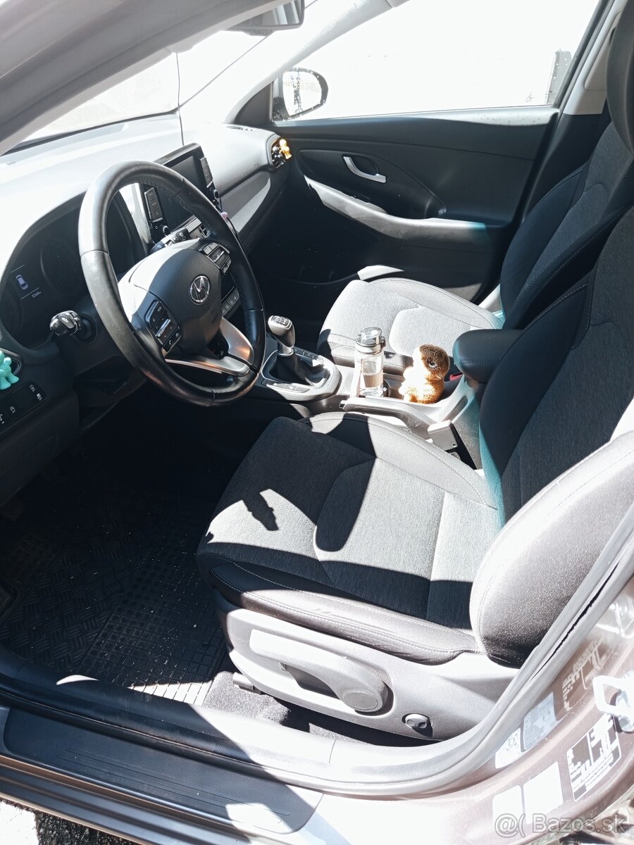 Predám Hyundai i30 Hatchback - 7